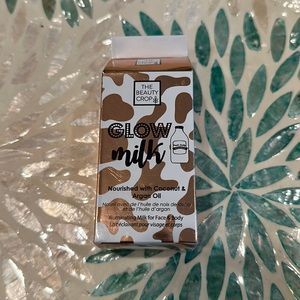NWT THE BEAUTY CROP GLOW MILK